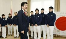 首相、浅田真央選手らを激励 「氷溶かす熱戦に」