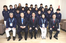 安倍首相が選手村訪問　日本代表選手団を激励