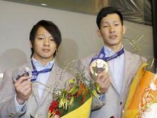 スノボ平野選手「自信になった」 男子メダリスト帰国