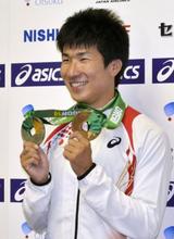 銅メダルの桐生が帰国 アジア大会へ決意新た