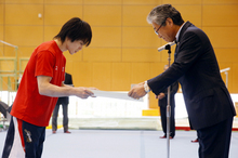 体操の内村選手と白井選手に平成25年度「JOCスポーツ賞」の表彰を実施