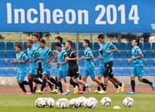 ア大会、サッカー男子が韓国入り １４日に競技開始