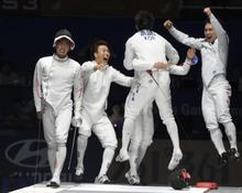 男子エペ団体は銀メダル アジア大会フェンシング