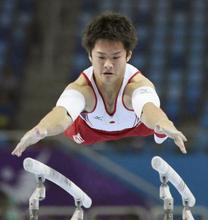 神本、平行棒「金」で３冠 アジア大会体操