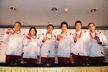 【競泳】メダリスト6名がJOCジャパンハウスで記者会見