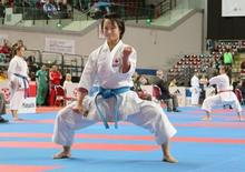 空手、喜友名と清水が決勝へ 世界選手権第１日