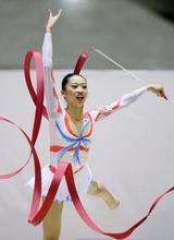 新体操、１７歳河崎が初優勝 全日本選手権第２日