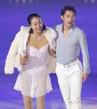 浅田真央、５カ月ぶりに滑り披露 「１５年は決断の時」