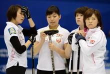カーリング女子、日本は４勝３敗 世界選手権第４日