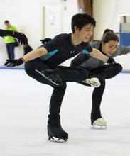羽生、集大成の連覇に意欲 平昌五輪後は「プロ」か