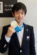 ユース五輪金の山本草太が帰国 フィギュアスケート男子