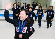 銀メダルのＬＳ北見が帰国 カーリング女子世界選手権