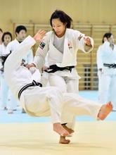 柔道女子が五輪へ初の合宿 松本ら代表７人が勢ぞろい