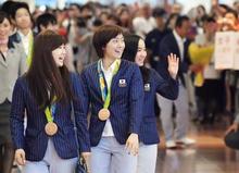 エース水谷選手「達成感」 メダル３個の卓球代表帰国