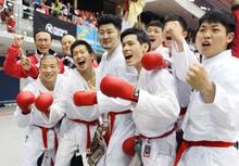 男子組手団体で４１年ぶり決勝へ 空手の世界選手権第３日