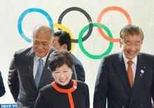 五輪旗の展示、都庁でスタート 「日本中沸き返る大会」と知事