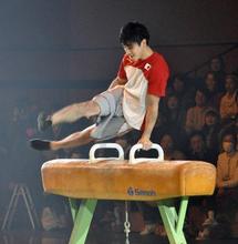内村、五輪後初の演技披露 体操のリオ五輪代表が報告演技会