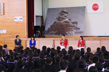 【JOC熊本地震支援活動】萩野公介選手、三宅宏実選手が熊本県内の中学校を訪問