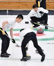 日本男子が決勝へ カーリング（２２日）