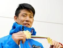 モーグル男子２冠の堀島が帰国 「平昌へ、もっと努力」