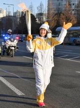 上村愛子さんが平昌聖火リレー モーグルのエアポーズも披露