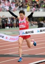初マラソンの松田瑞生が優勝 大阪国際女子マラソン
