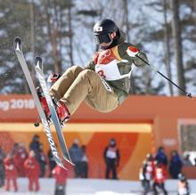 スキー小野塚彩那らがパイプ確認 フリースタイルＨＰ公式練習