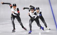 女子団体追い抜き、日本が「金」 スピードスケート・２１日