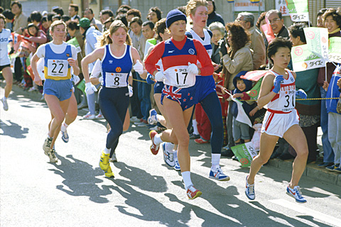 1984年大阪国際女子マラソンで2位に輝き、同年に開催されたロサンゼルスオリンピックへの出場を決めた。