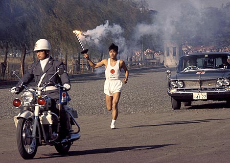 開会式そして日本中を走った聖火リレー（2） - 東京オリンピック1964 - JOC