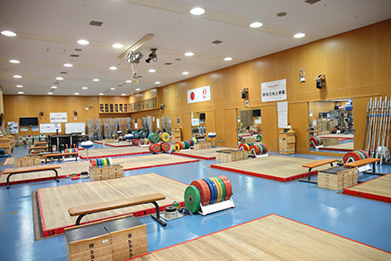Indoor training center Weightlifting01